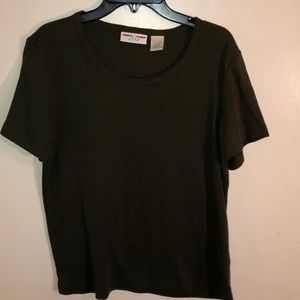 Dark olive green 💯 % cotton tee, size Large